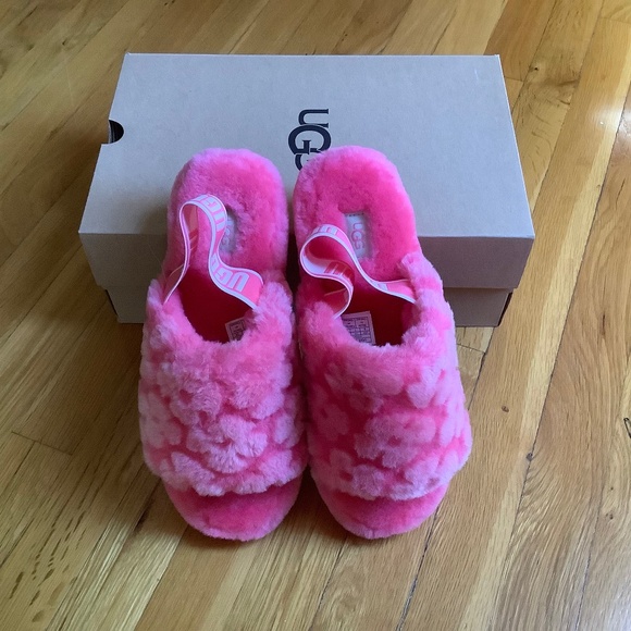New in Box UGGFluff Yeah Slide Slippers Poppy Pink US Size 9😒 - Picture 1 of 4